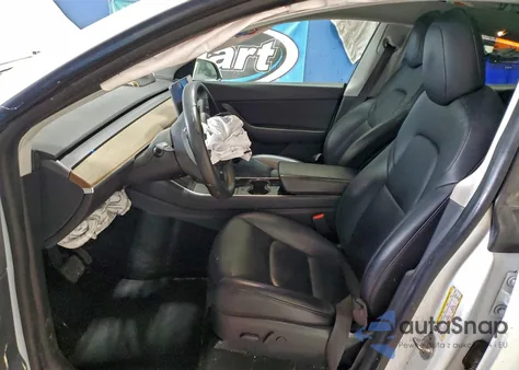 2020 Tesla Model Y z USA, uszkodzony, nr VIN 5YJYGDEE2LF044419